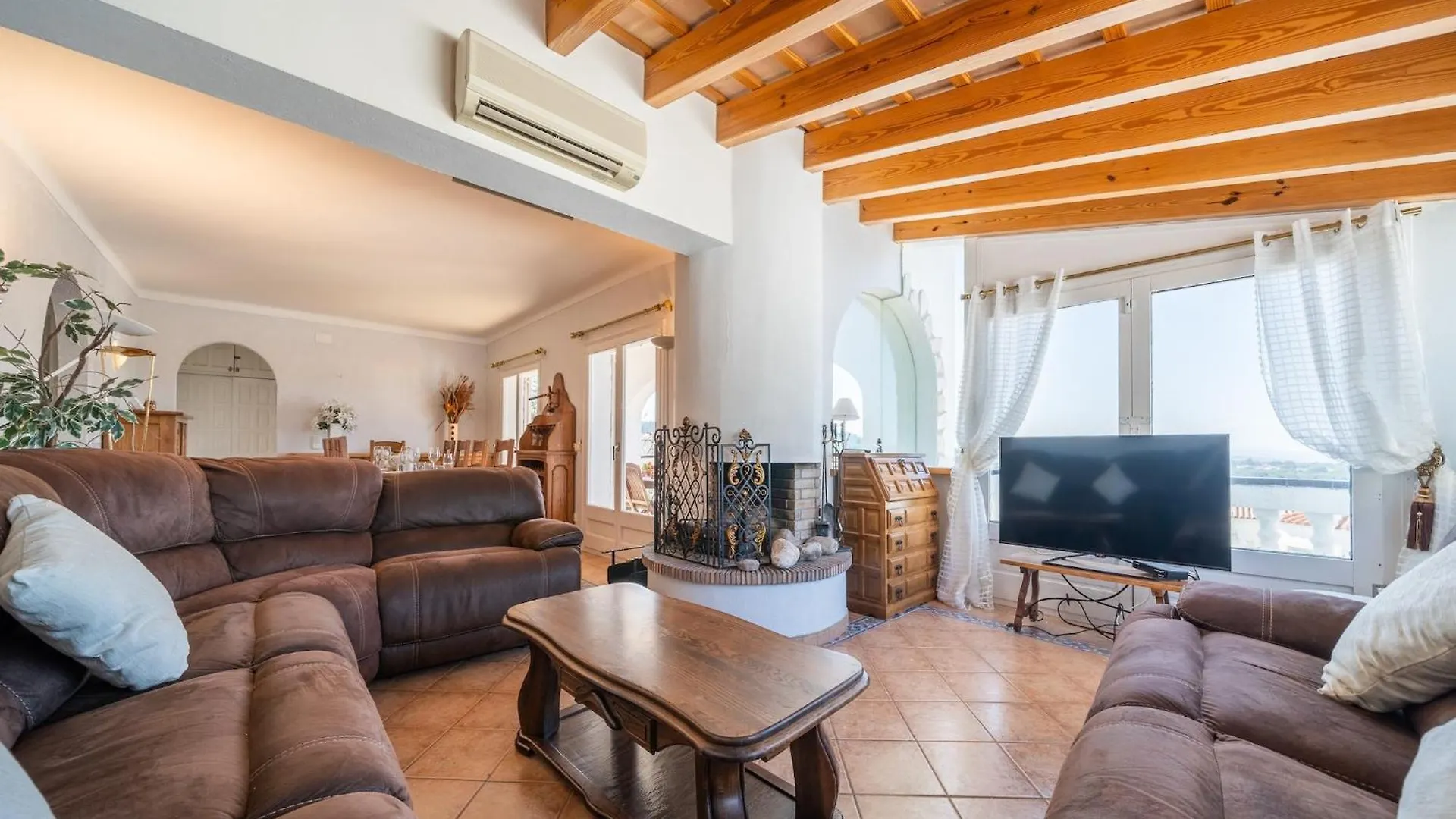 Elegant Villa For 8 People L' Escala