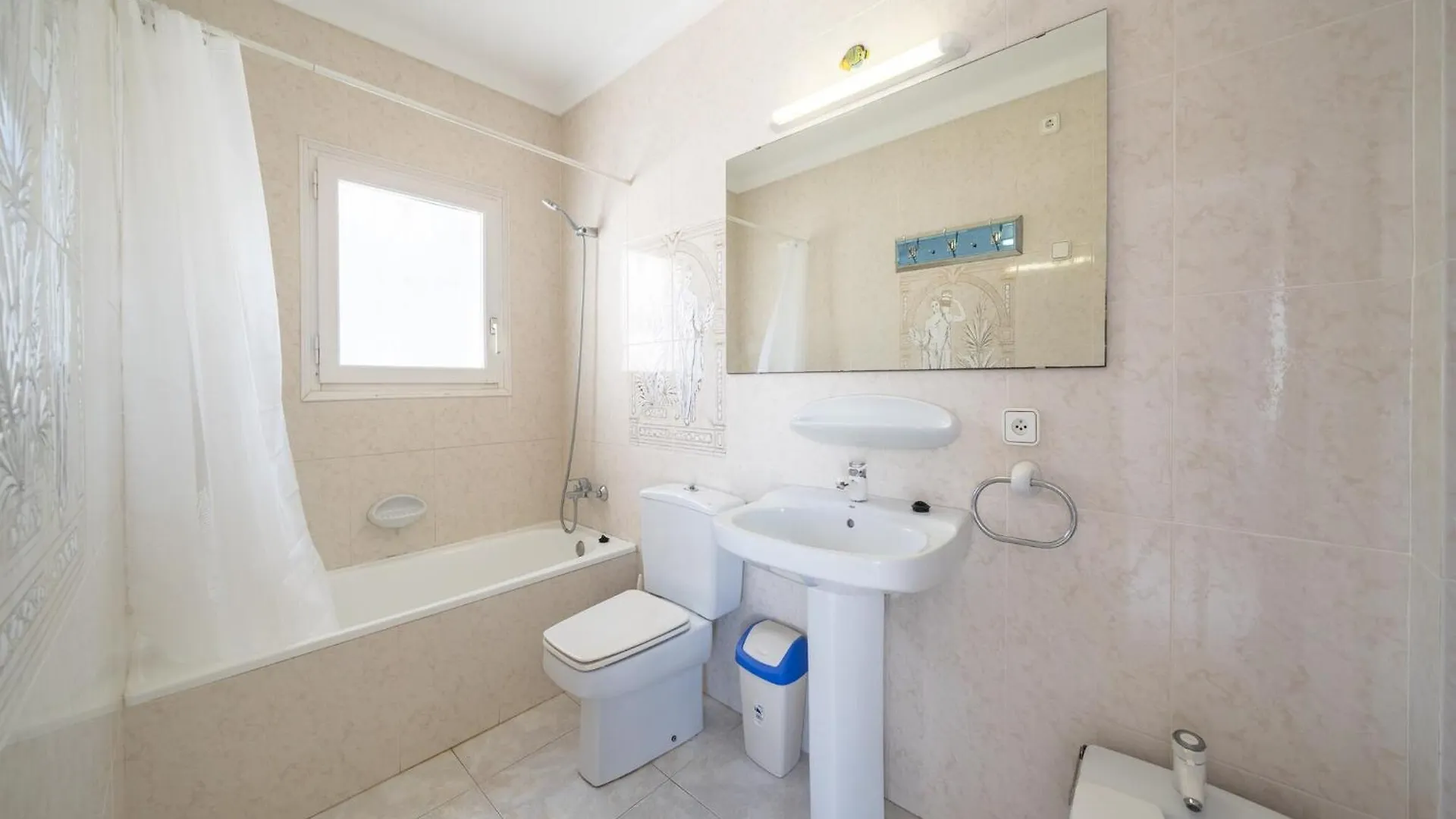 Elegant Villa For 8 People L' Escala 0*,